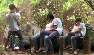 Outdoor Sex Of BF Fucking GF In Standing Position In Park