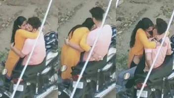 Indian Girl Sucking Bf’s Dick & Desi Outdoor Sex On The Street
